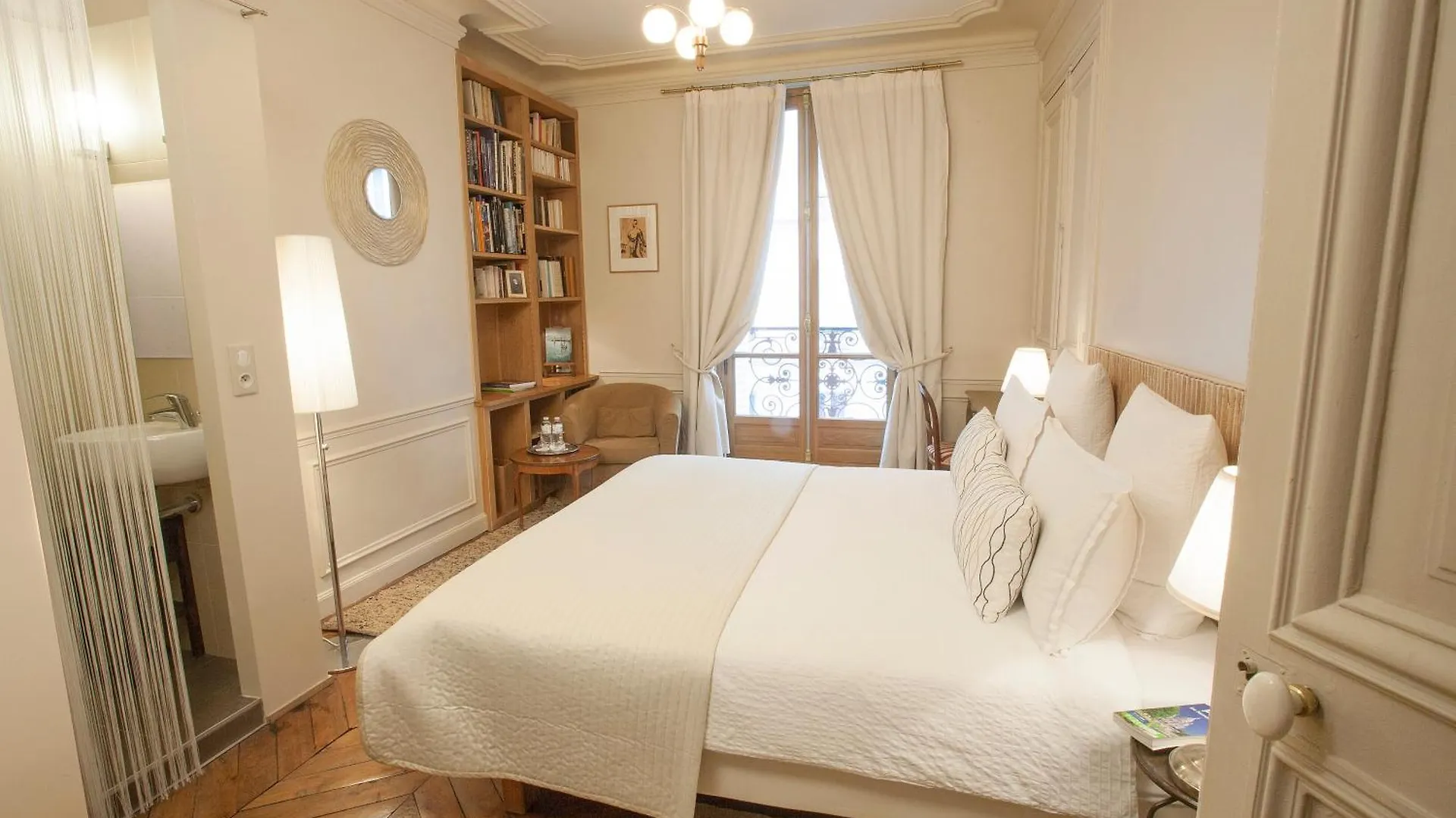 Le85 Paris Bed and Breakfast 0*,  Frankrike